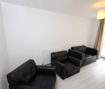 STUDENT Four Bedroom House – Donald Woods Gardens (Surbiton, KT5) - Photo 1