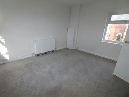 Flat to rent on - Photo 3