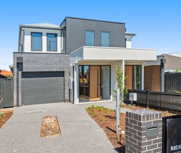 Designer Elegance, Space and Natural Light - Photo 6