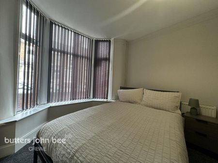 1 bedroom in a house share to rent - Photo 2