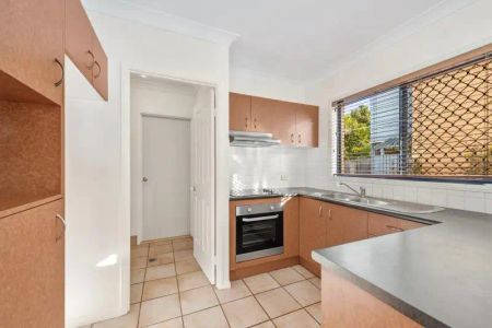 “Weekend brunch at the end of the street” - Photo 3