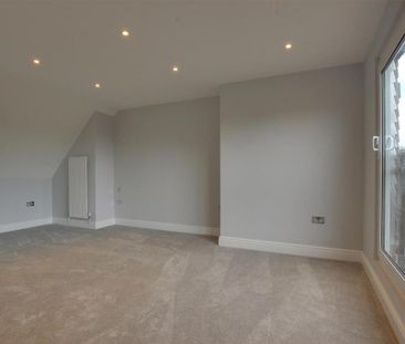 3 bedroom flat to rent - Photo 6