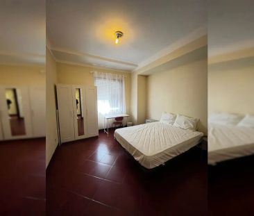 Room in a shared 5-bedroom apartment for rent in Porto with all bil... - Photo 5