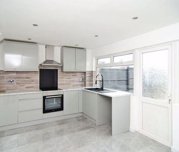 3 bedroom terraced house to rent - Photo 2