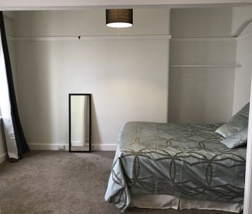 Retro in The Brooklyn - Photo 3