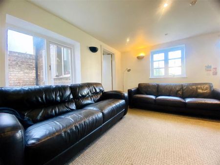 1 bedroom in a house share to rent - Photo 4