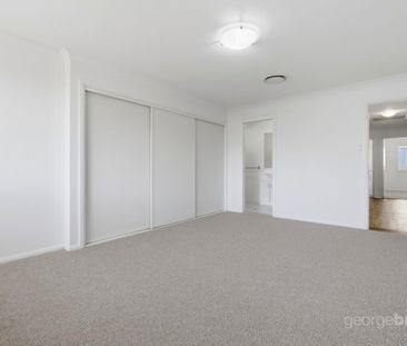 Low Maintenance Villa in Central Location! - Photo 2