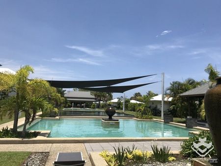 2 BEDROOM NON-FURNISHED UNIT IN TROPICAL RESORT STYLE APARTMENTS - Photo 2