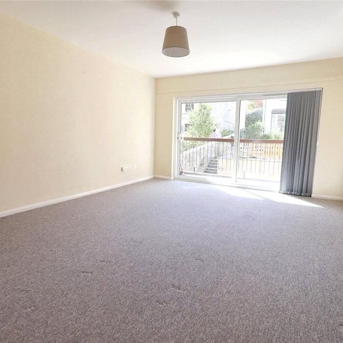 A two bedroom first floor purpose built flat in Weston High Street with balcony and off street parking space - Photo 1