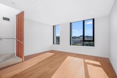 Tri-Level Townhouse I Near New Condition I Double Parking Space - Photo 5