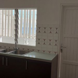 A louer Appartement Type 1 proche université/ rectorat de Sainte Denis - Photo 2