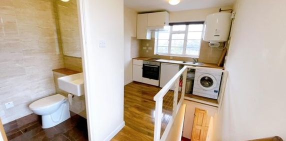 Studio to rent - Photo 2