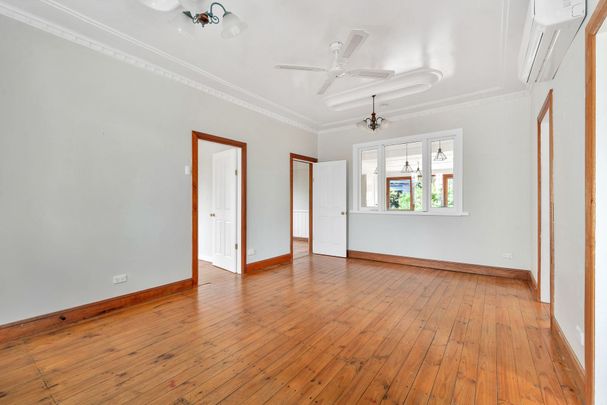 Charming Cottage in Prime Location - Photo 1