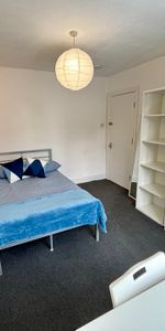 AWESOME 7 BEDROOM STUDENT HOUSE! - Photo 3