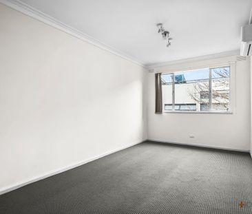 UNIQUE OPPORTUNITY | CENTRAL LOCATION | STORAGE GALORE - Photo 4