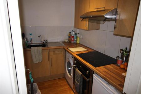 2 bedroom flat to rent - Photo 2