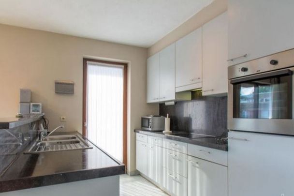 Proche de Stockel, appartement 2 chambres meublé avec terrasse - Photo 1