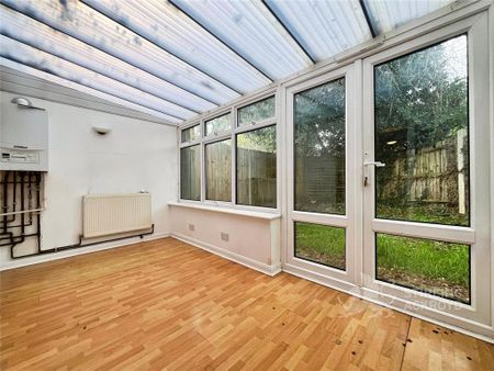 3 bedroom end of terrace house to rent - Photo 5