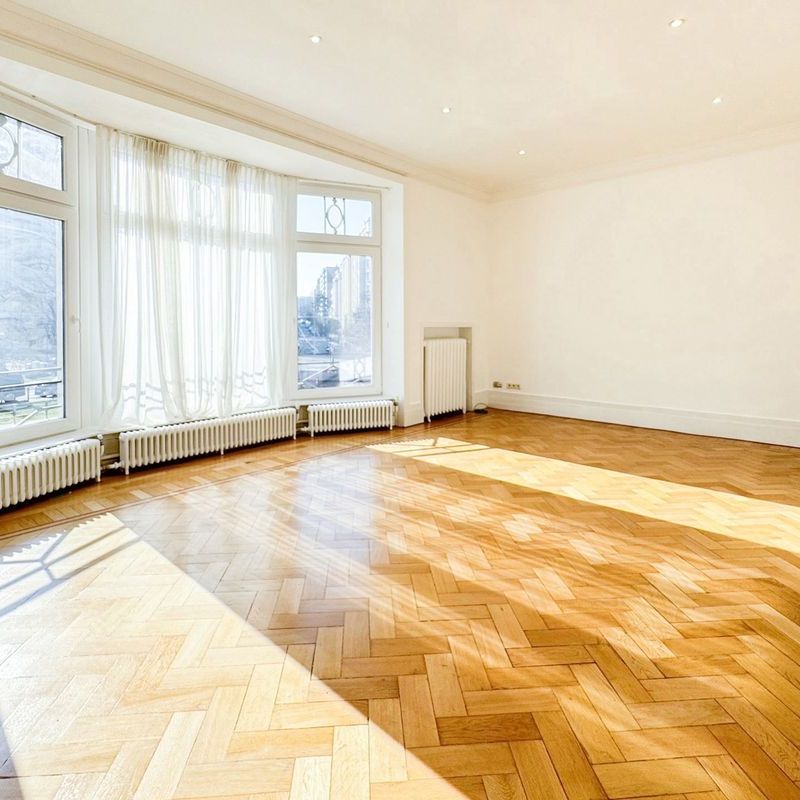 Huis te huur in Elsene voor € 4.500 met 5 slaapkamers - Photo 1