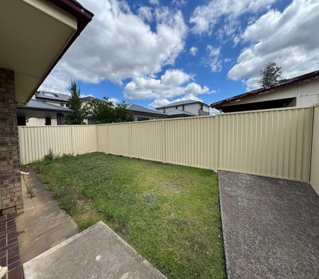 5 Bedroom Family Home in a Prime Location! - Photo 2