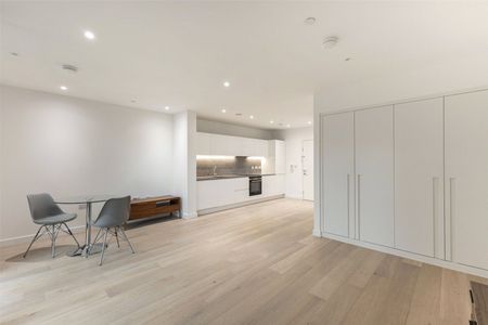 Rendal Way, London, E16 ground floor flat to rent - Photo 2