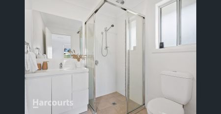 Near new, single level family home - Photo 4