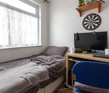 3 bedroom end of terrace house to rent - Photo 4