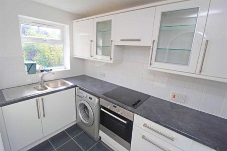 2 bedroom house to rent Lothersdale, Heelands, Milton Keynes, Buckinghamshire, MK13 - Photo 5