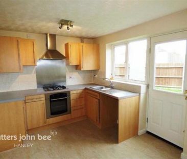 2 bedroom semi-detached house to rent - Photo 2