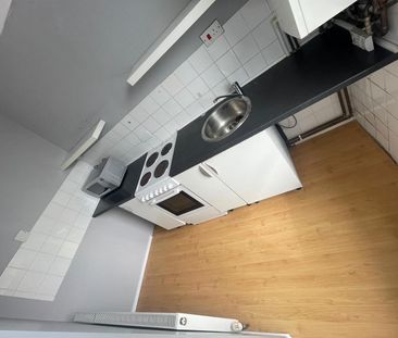 1 Bedroom Flat / Apartment to let - Photo 2