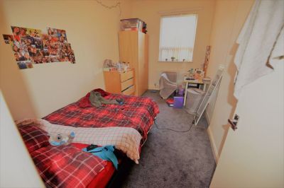 3 bedroom Flat in 14 Ragland Rd, Leeds - Photo 4