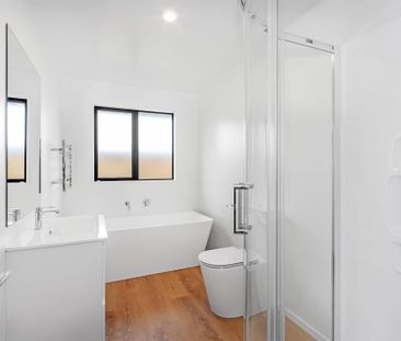 Brand New Executive Home - Photo 2