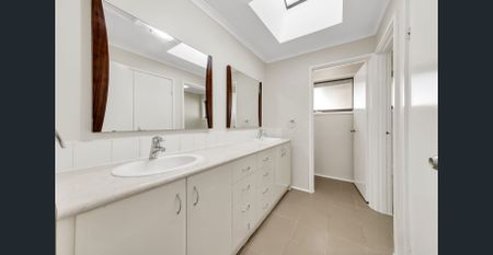 Handy, Quiet Court Location! - Photo 2