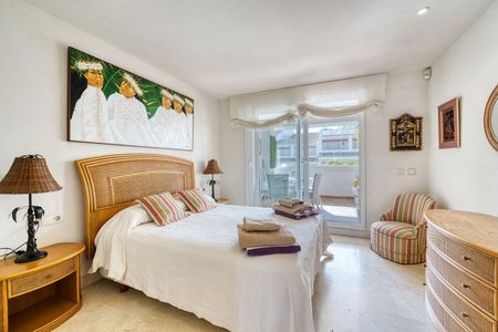 Middle Floor Apartment in Marbella - Photo 3