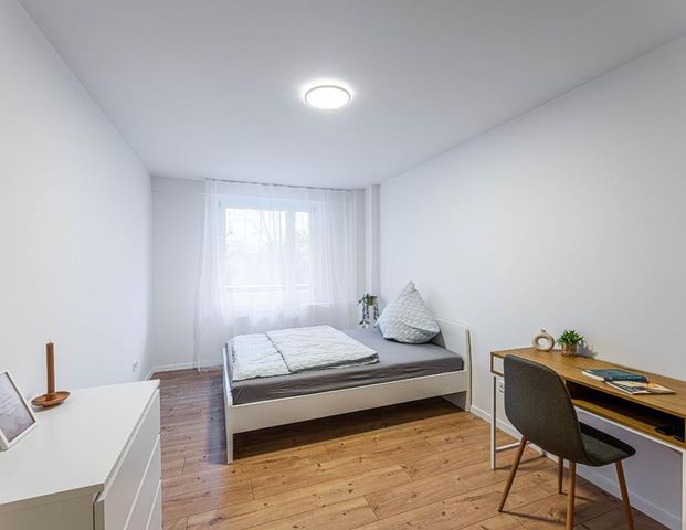 2 Sanierte & möblierte WG Zimmer in einer 3er WG in zentraler Lage zu vermieten - Foto 1