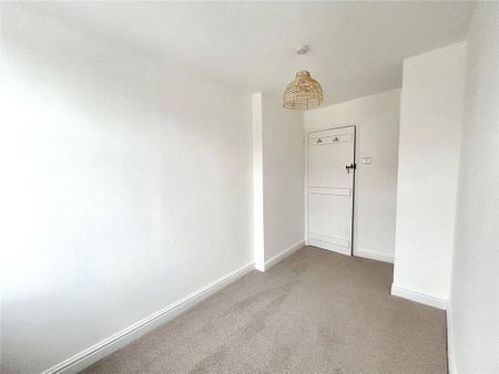2 bedroom end of terrace house to rent - Photo 5
