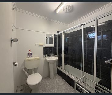 Partly Furnished Convenient Living in the Heart of Annerley - Photo 5