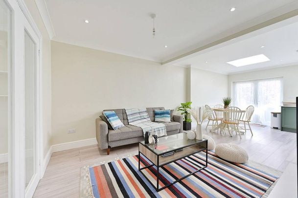 3 bedroom end of terrace house to rent - Photo 1