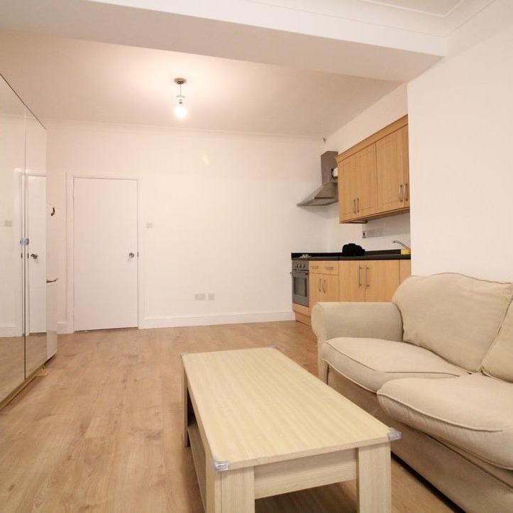 Chertsey Bridge Road, Chertsey - Photo 1