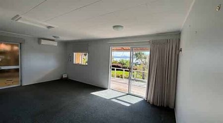 Sunny Coastal Cottage - Your Own Little Hideaway - Photo 2