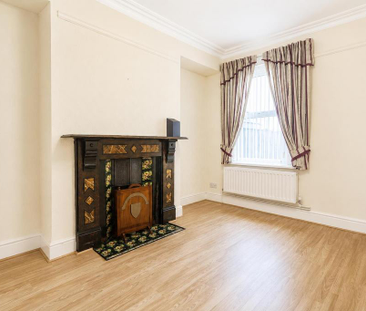3 bedroom end of terrace house to rent - Photo 2