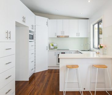 8 Ridgeway Avenue, Southport QLD 4215 - House For Rent | Domain - Photo 6