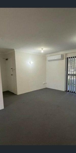 Cozy Two Bedroom Unit - Photo 1