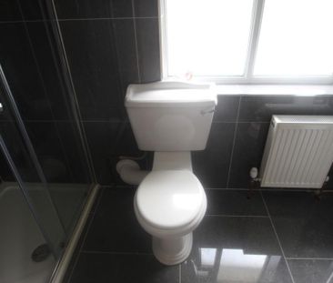 5 bedroom semi-detached house to rent - Photo 3