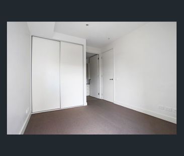 Spacious 2 Bedroom Apartment - Photo 2