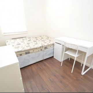 3 Bedroom Properties Leeds University - Photo 1