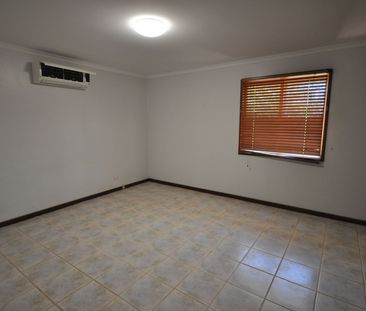 Neat as a pin - Photo 2