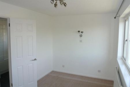 1 bedroom semi-detached house to rent - Photo 3