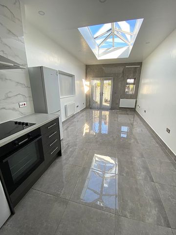 £1,090 PCM, Refurbished Two Bedroom, Two Bathroom Maisonette with Garden in Paget Street, Grangetown, Cardiff, CF11 7LB - Photo 2