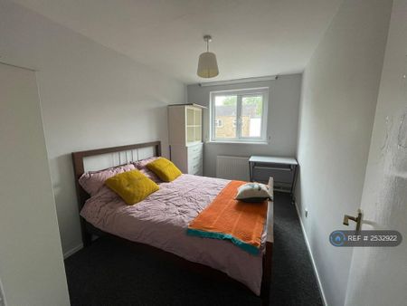 2 bedroom flat to rent - Photo 4